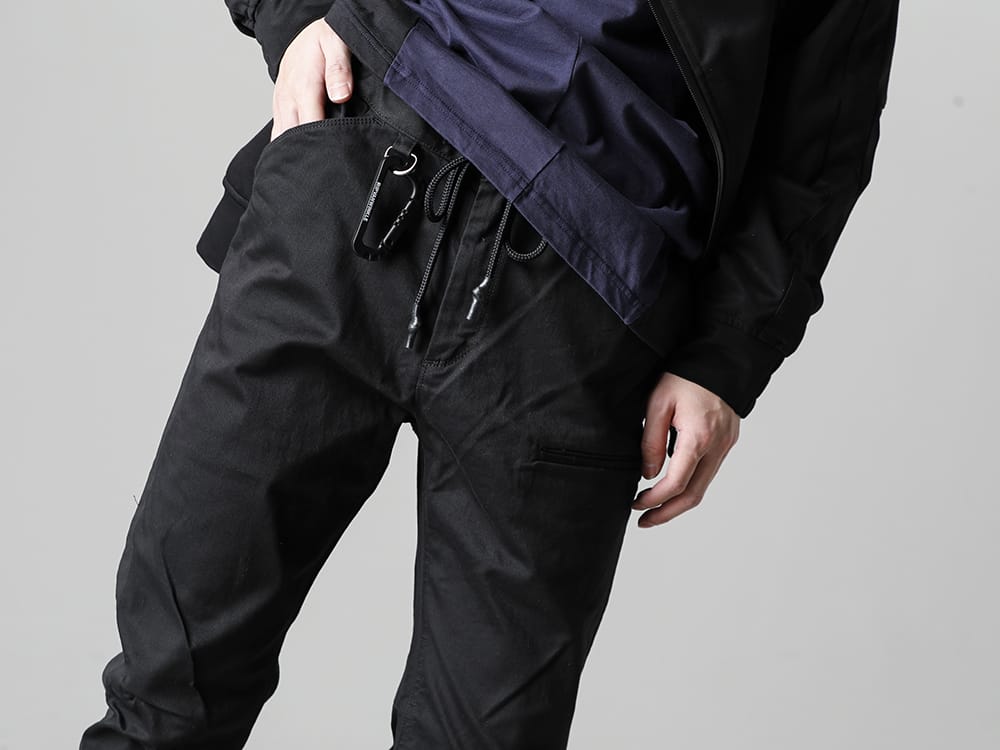 RIPVANWINKLE 2023SS Note the deep color, dust black, of the Line Slim Easy Pants. - RW-508 - Line Slim Easy Dust Black
 - RW-525 - Tactical Carabiner  3-002