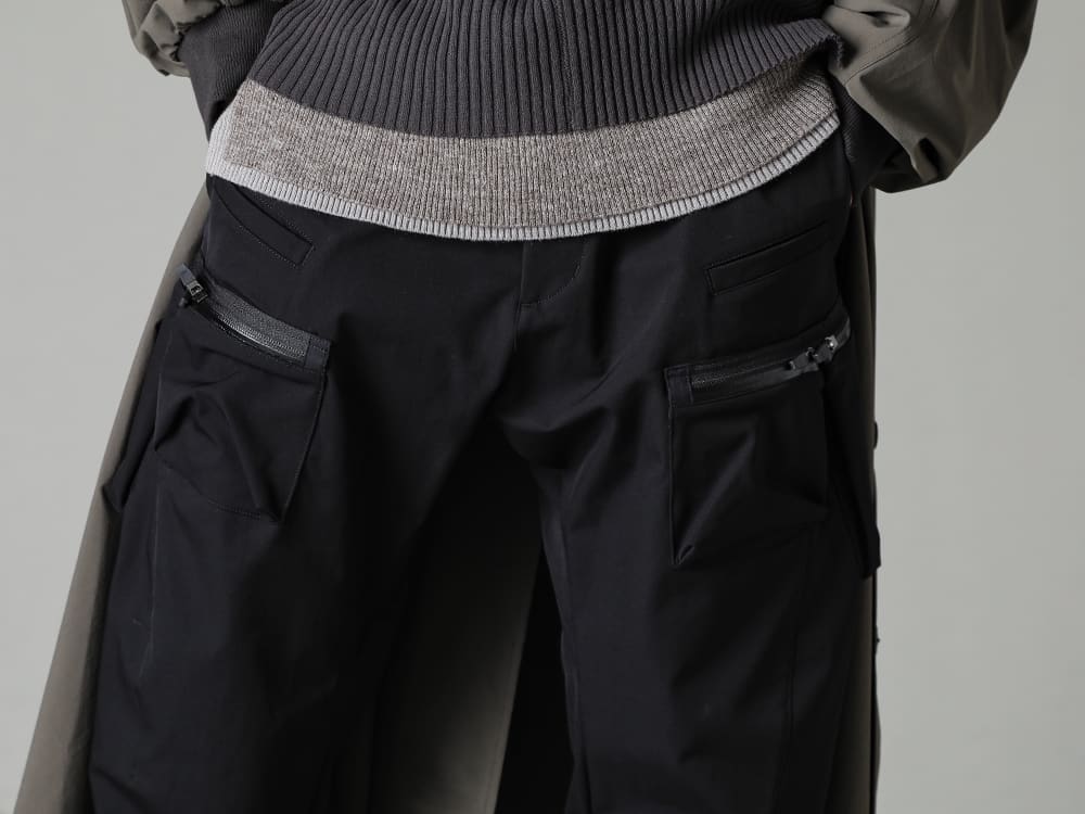 The Viridi-anne(ザ ヴィリジアン) / ACRONYM(アクロニウム) 23SS(春夏) 本格仕様のカーゴパンツ - Articulated Cargo Pants VI-3555-09-Black スニーカー ブラック 3-002