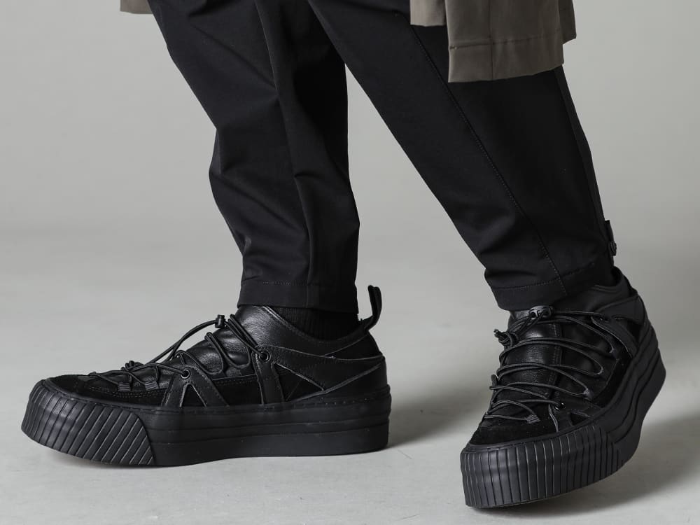 The Viridi-anne(ザ ヴィリジアン) / ACRONYM(アクロニウム) 23SS(春夏) 本格仕様のカーゴパンツ - Articulated Cargo Pants VI-3555-09-Black スニーカー ブラック 3-004