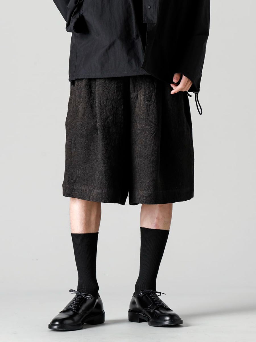 IRENISA - イレニサ  2023SS 画像の詳細(スタイリング全体の詳細) 見出し3 IH-23SS-P020-TK-Dark-Brown - ツータックワイドショーツ Dark Brown - IH-22SS-S001-RC - レザーシューズ  3-001