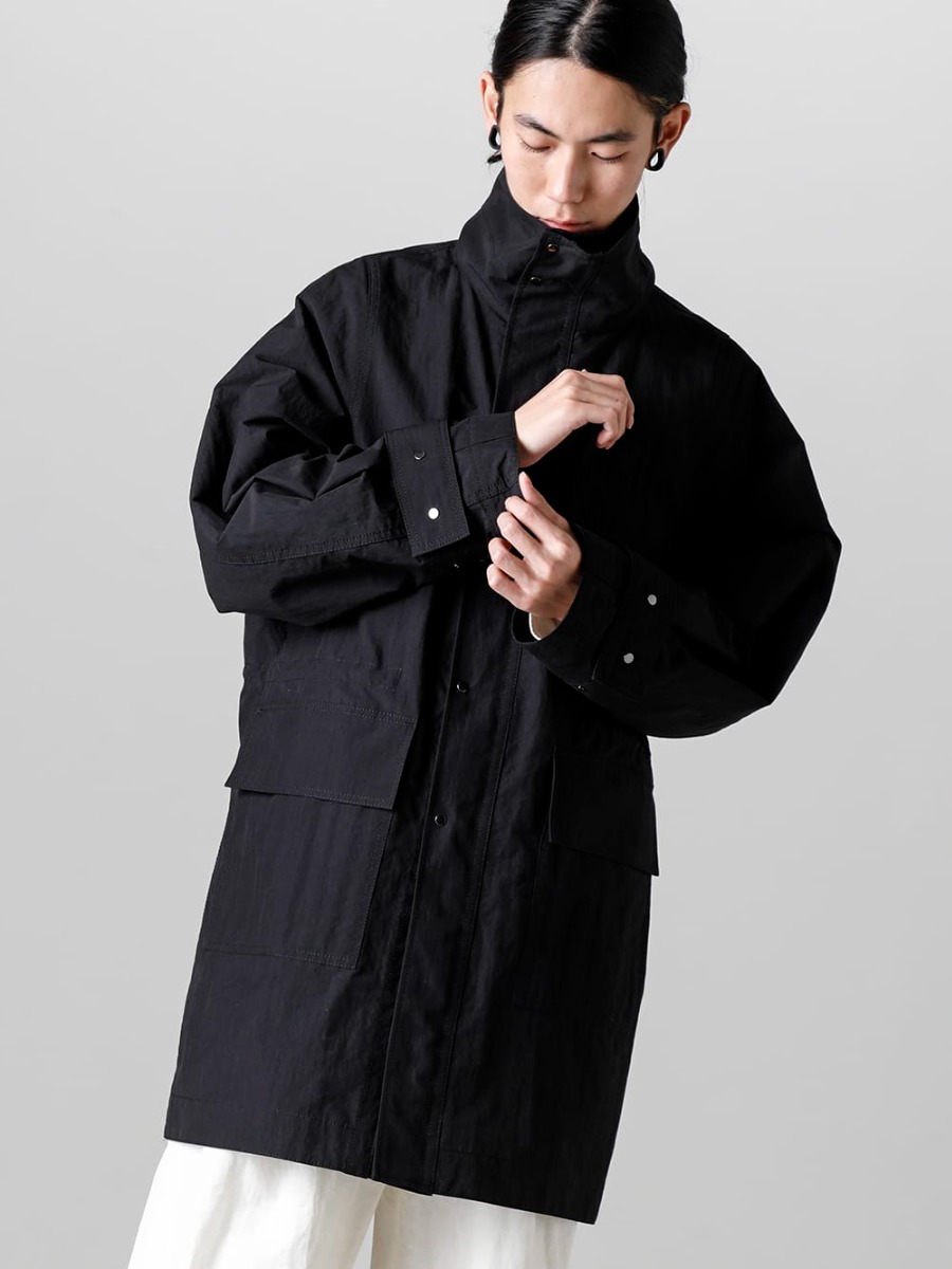 IRENISA 23SS The new stand zip collar coat that can cope with inclement weather and temperature differences.  - Single-layer stand collar zip coat in water-repellent cotton-nylon fabric. IH-23SS-C015-CS-Stand Collar Zip Coat - IH-23SS-P003-CS-High Waist Pants 2-001