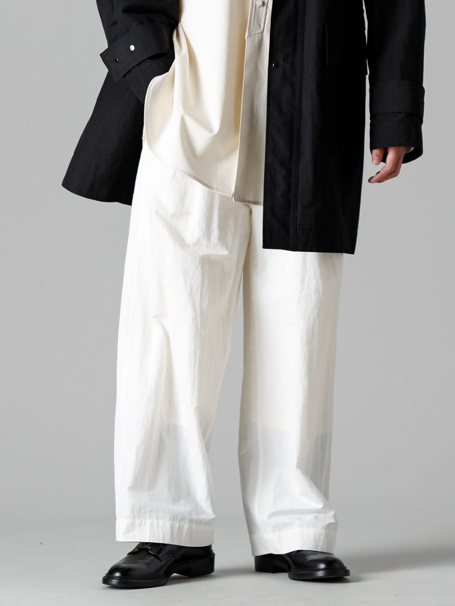 IRENISA 23SS The side tabs allow the size to be adjusted up to 10 cm, so it can be worn at the waist or high-waist position. IRENISA's signature wide pants, 