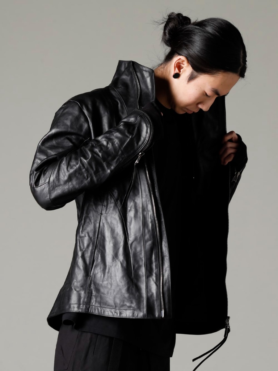 D.HYGEN 23SS A weighty atmosphere of interwoven leather and metal  - ST105-0223S-Black Horse Leather High Neck Leather Jacket Black CSC-SSB3-Black Print Long Sleeve Cotton Stretch Jersey Black 2-008