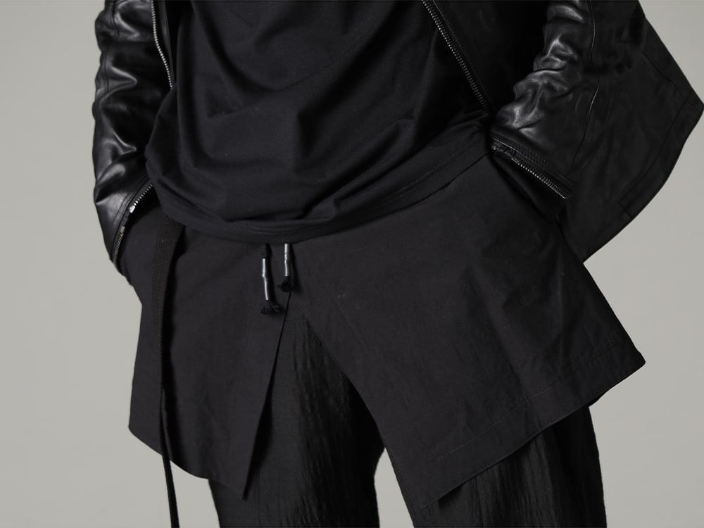 D.HYGEN 23SS Layered design with military flavor -  ST107-0923S-Black Summer Wool and Cupro Washer Lone Wrap Apron Tucked Tapered Cropped Pants Black BOOT4-LEATHER Boots 4 Leather   3-004