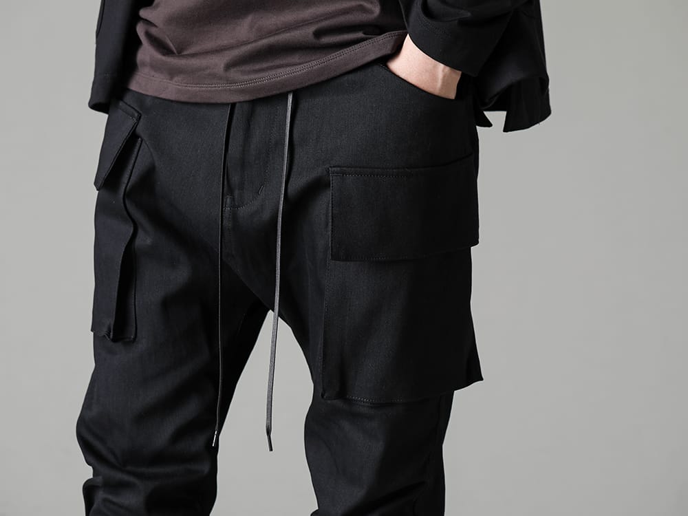 The Viridi-anne 2023SSS Denim pants with a high-level design from TVA - VI-3576-04-Black - Denim Jogger Pants Black 3-002