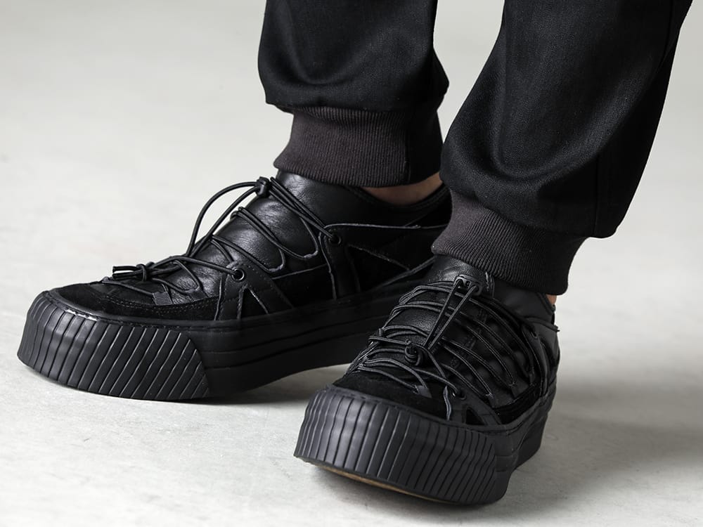 The Viridi-anne 2023SSS Denim pants with a high-level design from TVA - VI-3576-04-Black - Denim Jogger Pants Black - VI-3555-09-Black Sneakers Black 3-005