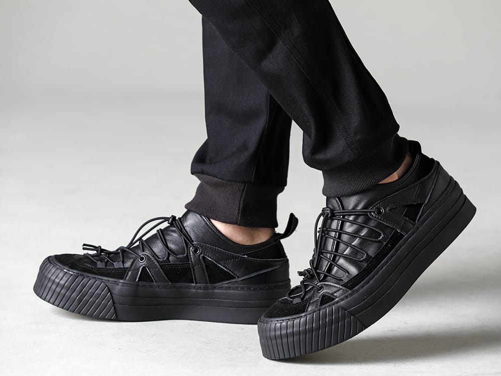 The Viridi-anne 2023SSS Denim pants with a high-level design from TVA - VI-3576-04-Black - Denim Jogger Pants Black - VI-3555-09-Black Sneakers Black 3-006