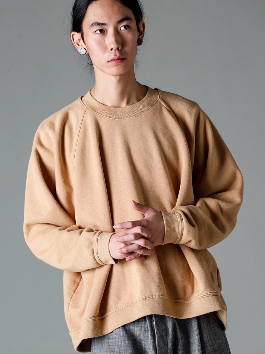 O PROJECT(オー プロジェクト) 23SS(春夏) 色物のウェアが苦手な方でも気軽に取り入れやすいMustardカラー  - 画像の詳細(スタイリング全体の詳細) O15SW1-YELLOW-BEIGE クルー ネック スエット イエロー ベージュ 2-001