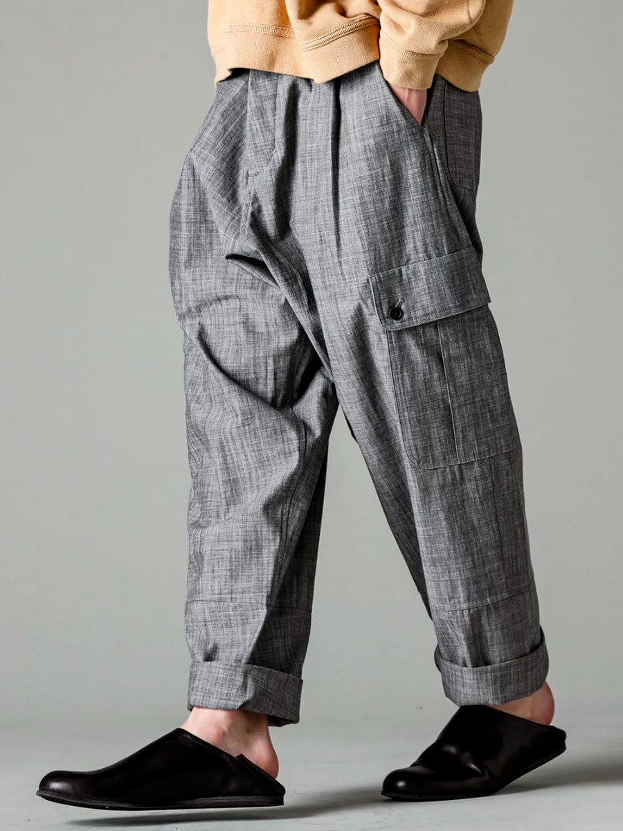 O PROJECT(オー プロジェクト) 23SS(春夏) 無機質で涼しげな表情を持つ墨染めシャンブレー生地 - O15TR3-GREY-SUMI カーゴ トラウザー グレイ スミ シャンブレー 81111-5PO04 JAN JAN VAN ESSCHE X PETROSOLAUM バブーシュ 3-002