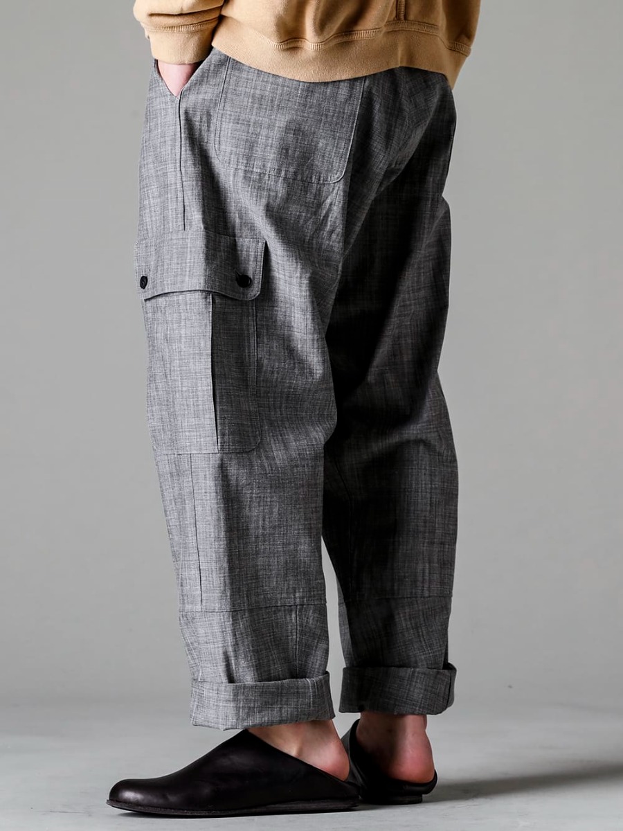 O PROJECT(オー プロジェクト) 23SS(春夏) 無機質で涼しげな表情を持つ墨染めシャンブレー生地 - O15TR3-GREY-SUMI カーゴ トラウザー グレイ スミ シャンブレー 81111-5PO04 JAN JAN VAN ESSCHE X PETROSOLAUM バブーシュ 3-003