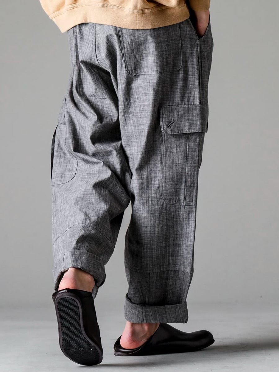 O PROJECT(オー プロジェクト) 23SS(春夏) 無機質で涼しげな表情を持つ墨染めシャンブレー生地 - O15TR3-GREY-SUMI カーゴ トラウザー グレイ スミ シャンブレー 81111-5PO04 JAN JAN VAN ESSCHE X PETROSOLAUM バブーシュ 3-004