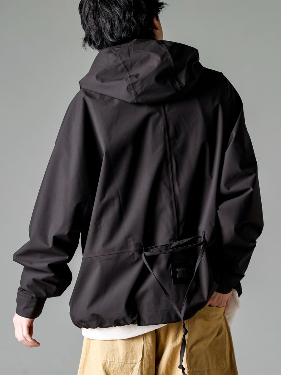 O PROJECT(オー プロジェクト) 23SS(春夏) 驚くほど軽量なスーパーライトウェイト生地と隠された多機能ディテール  - Harmattan-Unisex-Cropped-Black ハルマッタン ユニセックス クロップド ブラック O15SW1-KINARI クルー ネック スエット キナリ 2-005