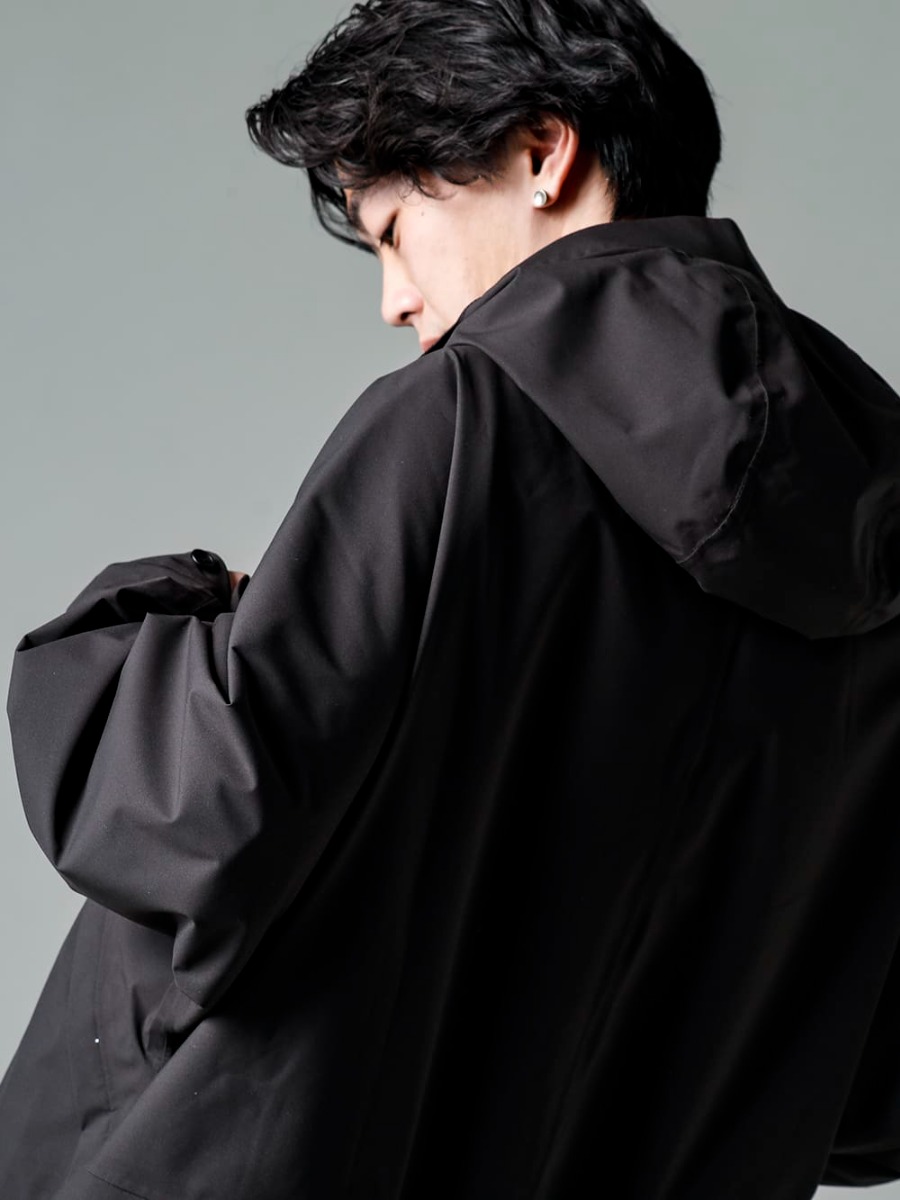 O PROJECT(オー プロジェクト) 23SS(春夏) 驚くほど軽量なスーパーライトウェイト生地と隠された多機能ディテール  - Harmattan-Unisex-Cropped-Black ハルマッタン ユニセックス クロップド ブラック O15SW1-KINARI クルー ネック スエット キナリ 2-006