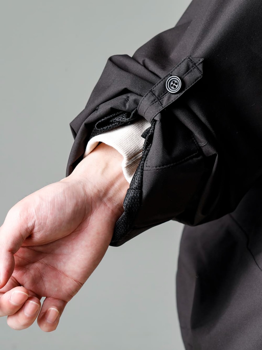 O PROJECT(オー プロジェクト) 23SS(春夏) 驚くほど軽量なスーパーライトウェイト生地と隠された多機能ディテール  - Harmattan-Unisex-Cropped-Black ハルマッタン ユニセックス クロップド ブラック O15SW1-KINARI クルー ネック スエット キナリ 2-012