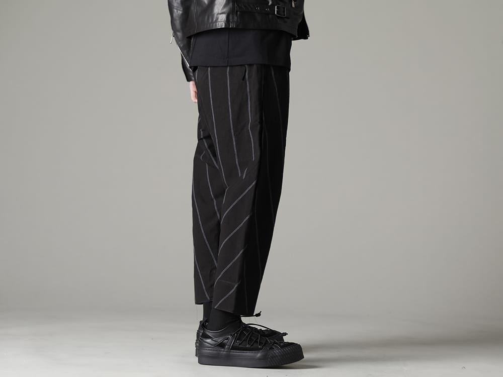 The Viridi-anne 2023SS - Striped pants with a sense of fun. - VI-3572-04-Black-Stripe(Linen/Cotton Drop-Clotch Trousers Black Stripe) VI-3555-09-Black(Sneakers Black) - 3-002