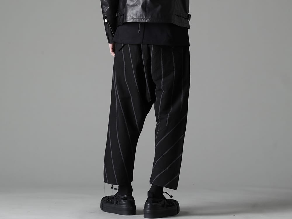 The Viridi-anne 2023SS - Striped pants with a sense of fun. - VI-3572-04-Black-Stripe(Linen/Cotton Drop-Clotch Trousers Black Stripe) VI-3555-09-Black(Sneakers Black) - 3-003