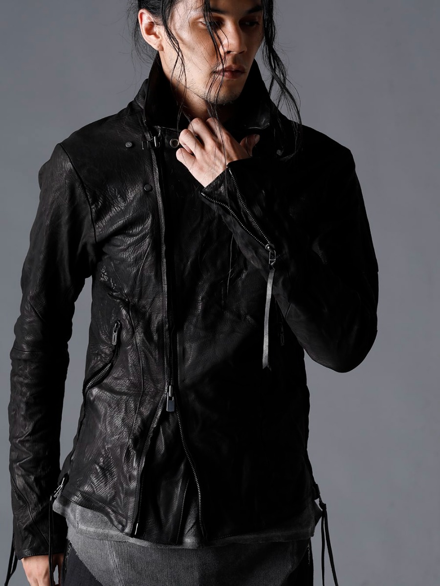 D.HYGEN(ディーハイゲン) 23SS(春夏) デザイナーのライフワークをアイテムに投影 - ST105-0323S-Black ジャパンカーフWライダースジャケット ブラック ST101-0423S-Charcoal ローゲージコットンジャージーコールドダイロングスリーブTシャツ  ST101-1123S-Charcoal コットン×レーヨンリブタンクトップ チャコール   チャコール 2-002