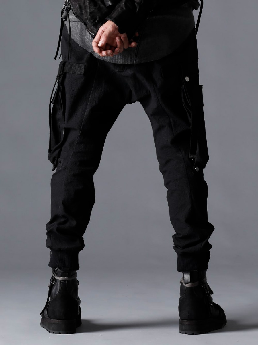 D.HYGEN(ディーハイゲン) 23SS(春夏) D.HYGENの定番のパンツの一つとなったカーゴジョグの新作 - ST107-0623S ディンプルワッシャーコットンストレッチリップストップデタッチャブルカーゴポケットジョグパンツ ST109-0122A-Black ホースレザーレースアップスニーカーブーツ ブラック   3-003