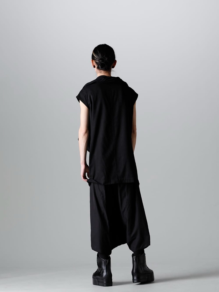 Julius 2023SS - The third delivery from the JULIUS 2023SS collection has been delivered! Now available both in-store and online!

 - 817PAM15(Cupro/Cotton Twill Over Crotch Pants) 817FWM3-L(Cow Leatehr Platform Sneaker) - 1-002