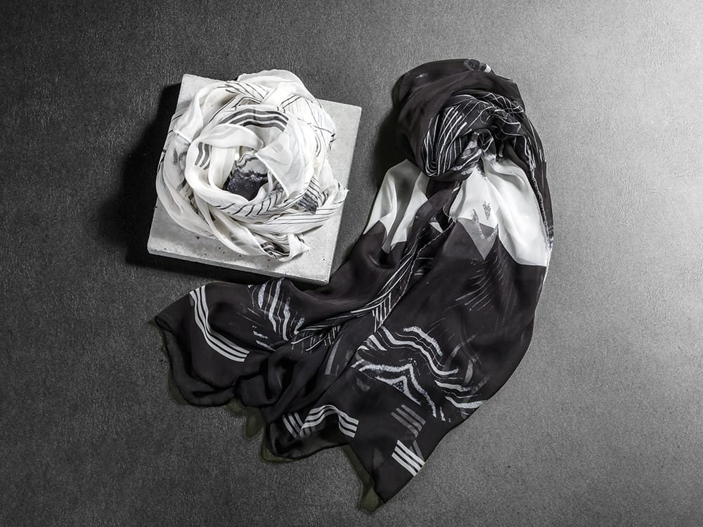 Julius 2023SS - The third delivery from the JULIUS 2023SS collection has been delivered! Now available both in-store and online!

 - 817STU1-black(Print Silk Stole Black) 817STU1-offwhite(Print Silk Stole Off White) - 1-007
