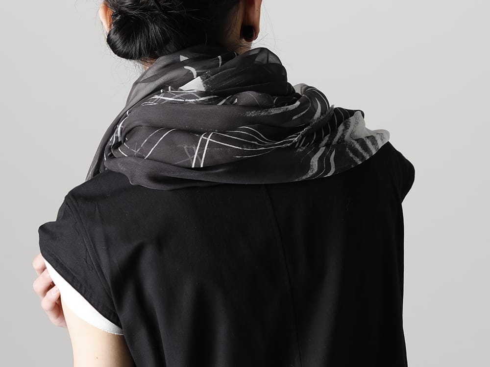 Julius 2023SS - The third delivery from the JULIUS 2023SS collection has been delivered! Now available both in-store and online!

 - 817STU1-black(Print Silk Stole Black) - 1-009