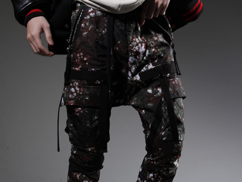 D.HYGEN 2023SS Pants that include the graphic that represents the collection. - ST107-0523S-Moss-Black(Mud-Dyed Nylon Ox-Detachable Cargo Pocket Jog Trousers Moss Black) - 3-004