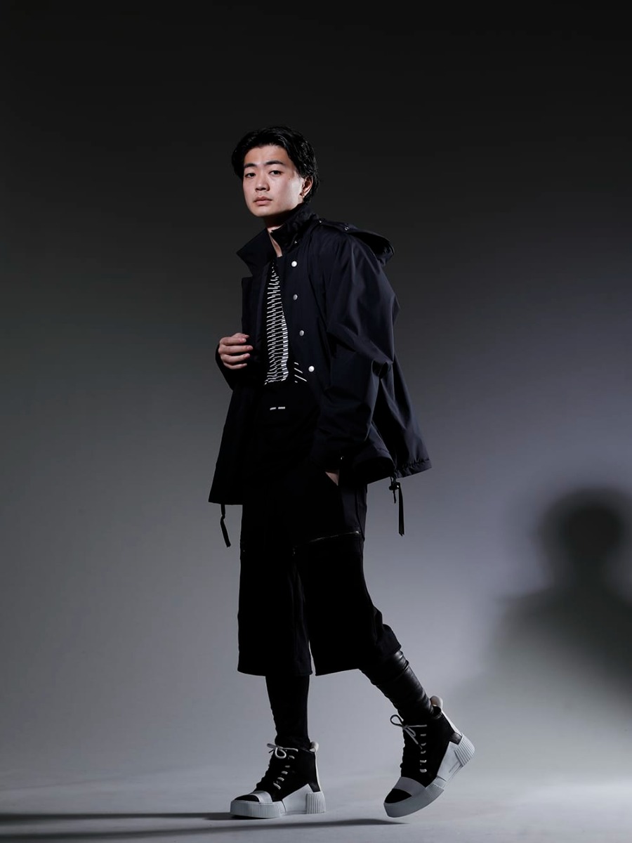 ACRONYM / JULIUS / kiryuyrik / BORIS BIDJAN SABERI 2022-23AW Black styling with a fashionable feel using ACRONYM x JULIUS functional outerwear! - J95-PL(Insulated Coach Jacket) 817CPM2(Cotton/Modal Jersey Print Short Sleeve T-Shirt) 819PAM9-black(Cotton Sweat Cargo Shorts Black) KO-HLG13-060(Smooth Brushed & Stretch Leather Leggings) 202-BAMBA1.1(BAMBA1.1 BLACK Y LIGHT GREY - WHITE SOLE) - 1-002