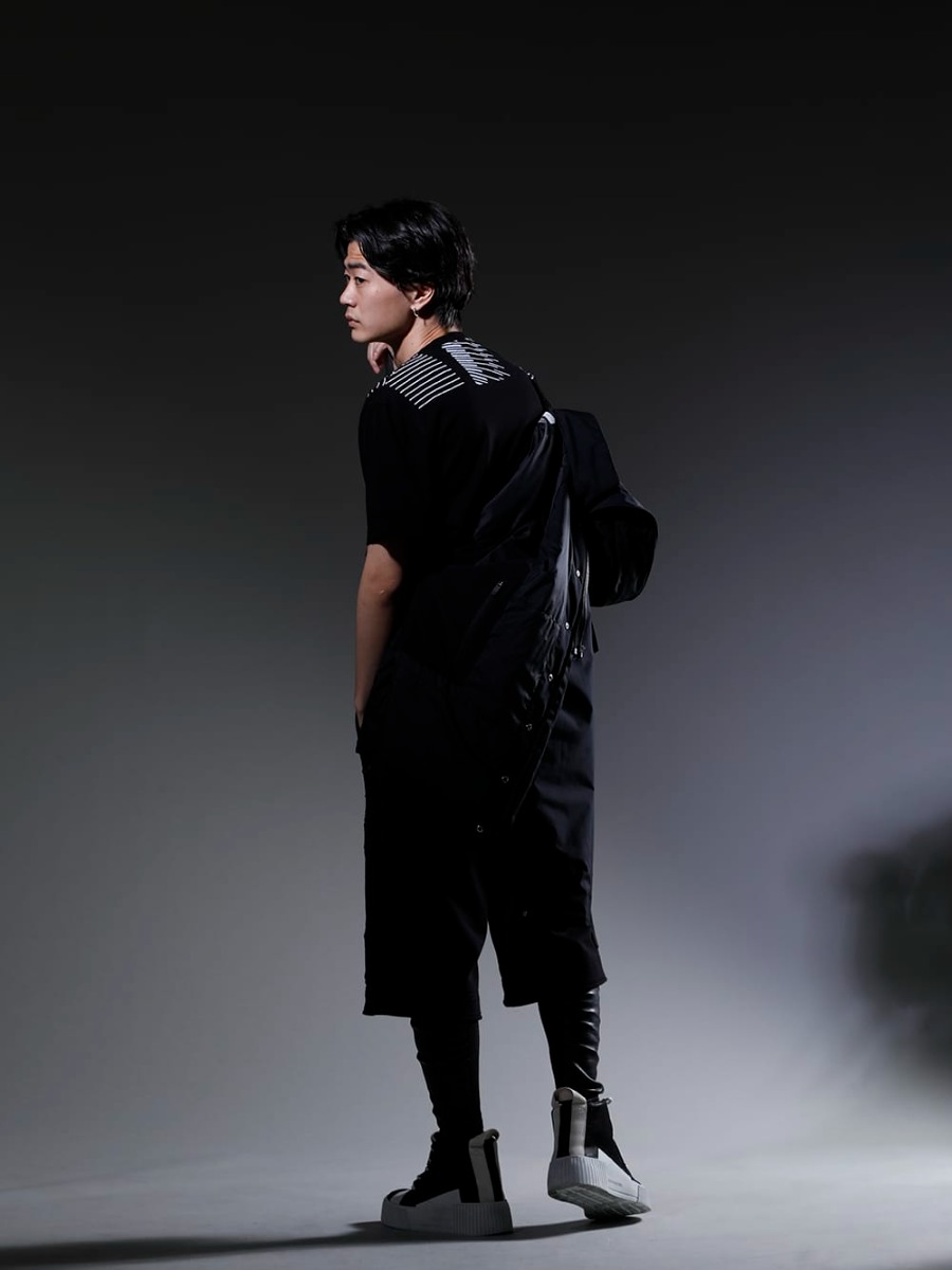 ACRONYM / JULIUS / kiryuyrik / BORIS BIDJAN SABERI 2022-23AW Black styling with a fashionable feel using ACRONYM x JULIUS functional outerwear! - J95-PL(Insulated Coach Jacket) 817CPM2(Cotton/Modal Jersey Print Short Sleeve T-Shirt) 819PAM9-black(Cotton Sweat Cargo Shorts Black) KO-HLG13-060(Smooth Brushed & Stretch Leather Leggings) 202-BAMBA1.1(BAMBA1.1 BLACK Y LIGHT GREY - WHITE SOLE) - 1-006