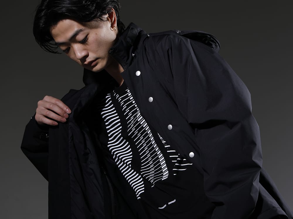 ACRONYM / JULIUS 2022-23AW The new ACRONYM outerwear is a coach jacket! The design is easy to use for casual wear! - J95-PL(Insulated Coach Jacket) 817CPM2(Cotton/Modal Jersey Print Short Sleeve T-Shirt) - 2-005