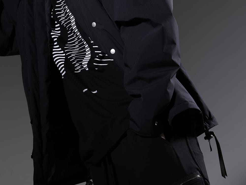 ACRONYM / JULIUS 2022-23AW The new ACRONYM outerwear is a coach jacket! The design is easy to use for casual wear! - J95-PL(Insulated Coach Jacket) 817CPM2(Cotton/Modal Jersey Print Short Sleeve T-Shirt) - 2-006