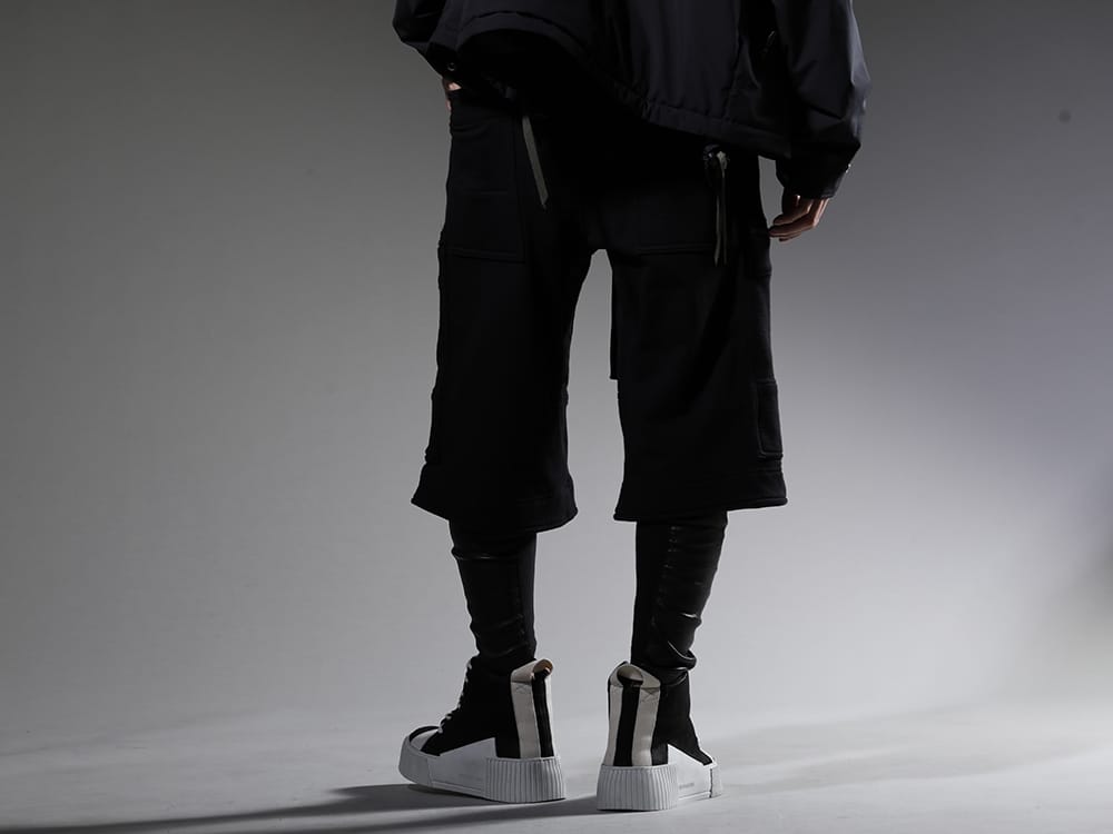 JULIUS / kiryuyrik / BORIS BIDJAN SABERI 2022-23AW You can enjoy wearing it for a long time as it increases your fashion level! The Leggings Layered Pants Style - 819PAM9-black(Cotton Sweat Cargo Shorts Black) KO-HLG13-060(Smooth Brushed & Stretch Leather Leggings) 202-BAMBA1.1(BAMBA1.1 BLACK Y LIGHT GREY - WHITE SOLE) - 3-003