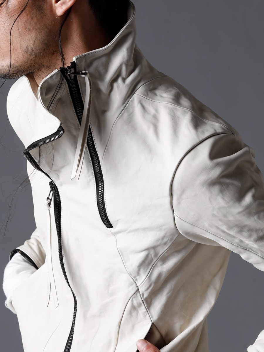 D.HYGEN(ディーハイゲン) 23SS(春夏) 高度に組み上げられたパターンメイク  - ST105-0223S-Bone-White ホースレザーハイネックレザージャケット ボーンホワイト ST101-0723S-Dusty White 30/-ソフトコットンジャージーコールドダイレイヤードスリーブTシャツ ダスティホワイト ST101-1123S-Dusty-White コットン×レーヨンリブタンクトップ ダスティーホワイ 2-005