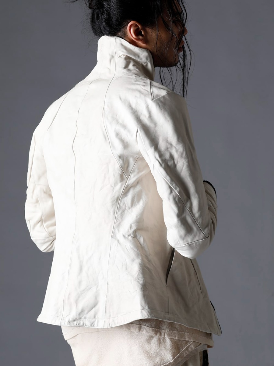 D.HYGEN(ディーハイゲン) 23SS(春夏) 高度に組み上げられたパターンメイク  - ST105-0223S-Bone-White ホースレザーハイネックレザージャケット ボーンホワイト ST101-0723S-Dusty White 30/-ソフトコットンジャージーコールドダイレイヤードスリーブTシャツ ダスティホワイト ST101-1123S-Dusty-White コットン×レーヨンリブタンクトップ ダスティーホワイ 2-007