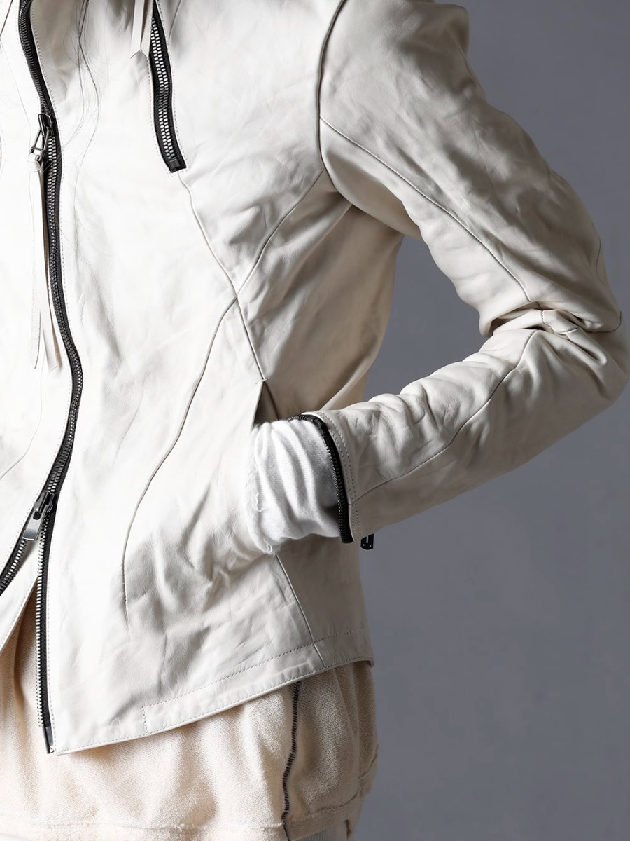 D.HYGEN(ディーハイゲン) 23SS(春夏) 高度に組み上げられたパターンメイク  - ST105-0223S-Bone-White ホースレザーハイネックレザージャケット ボーンホワイト ST101-0723S-Dusty White 30/-ソフトコットンジャージーコールドダイレイヤードスリーブTシャツ ダスティホワイト ST101-1123S-Dusty-White コットン×レーヨンリブタンクトップ ダスティーホワイ 2-008