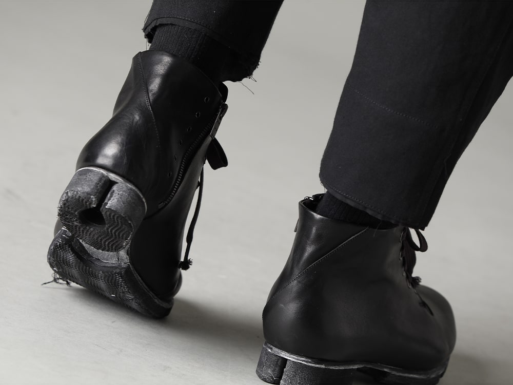 The Viridi-anne 23SS 良いアクセントになる春夏のスタンダードな一本 - VI-3568-04-Black Fragment Drop Crotch Trousers Black FW-CSHS Leather boots GUIDI Horse leather 3-006