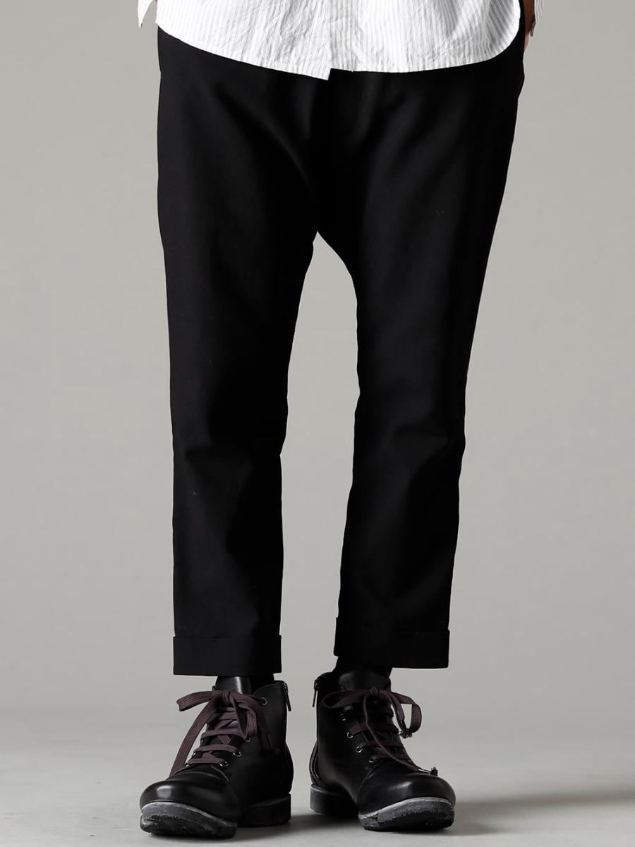 DEVOA(デヴォア) 23SS(春夏) 画像の詳細(スタイリング全体の詳細) カジュアルなパンツにスラックスのテイストを PTI-CJSC クロップド スリム パンツ ハイ デンシティ コットン FW-CSHS レザーブーツ GUIDI ホースレザー 3-001