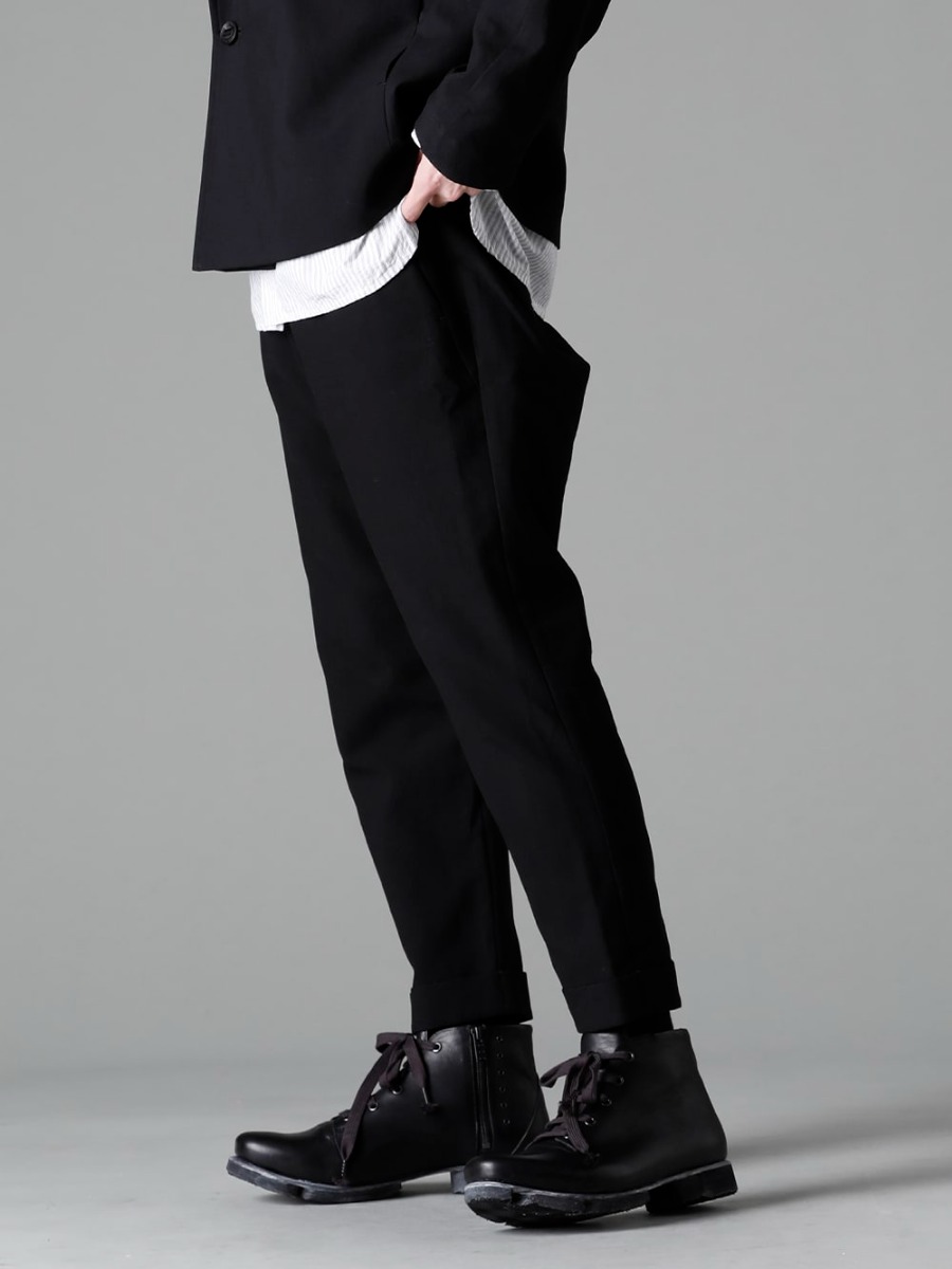 DEVOA(デヴォア) 23SS(春夏) カジュアルなパンツにスラックスのテイストを - PTI-CJSC クロップド スリム パンツ ハイ デンシティ コットン FW-CSHS レザーブーツ GUIDI ホースレザー 3-002