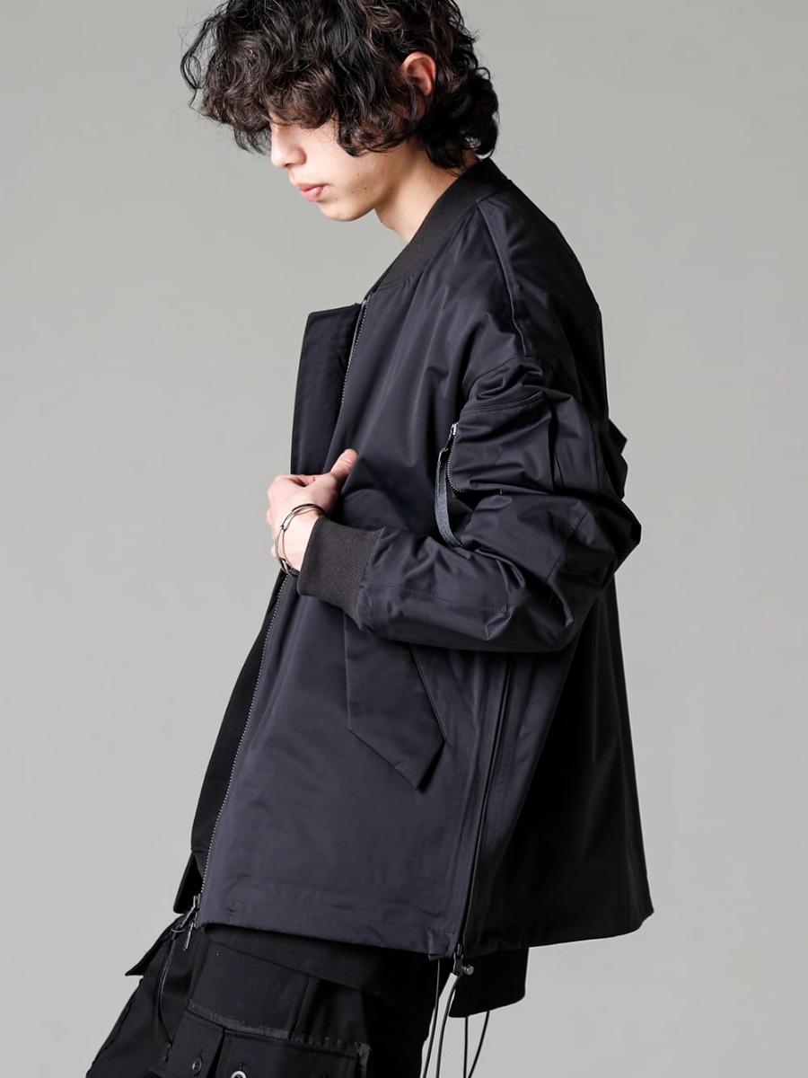 The Viridi-anne 2023SS Water-repellent MA-1 recommended for spring and summer overcoats  - VI-3558-06-Black - Water Repellent Bomber Jacket Black - VI-3590-01-Black - Sweat Shirt Black 2-004