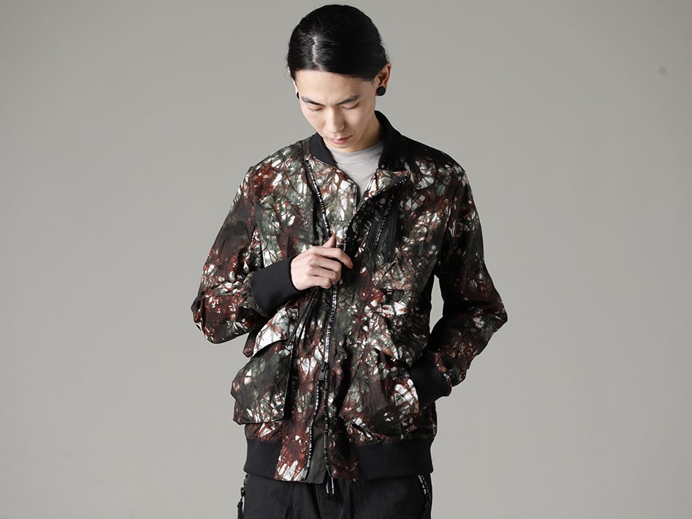 D.HYGEN 23SS Three-dimensional construction and complex darts  - ST104-0123S-Moss-Black Uneven Dyed Nylon Ox Bomber Jacket Moss Black - VI-3613-01-Light-Gray Double Layerd T-Shirt Light Gray 2-001