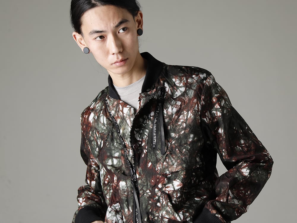 D.HYGEN 23SS Three-dimensional construction and complex darts  - ST104-0123S-Moss-Black Uneven Dyed Nylon Ox Bomber Jacket Moss Black - VI-3613-01-Light-Gray Double Layerd T-Shirt Light Gray 2-002