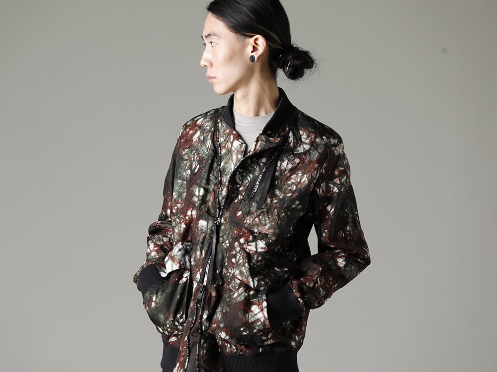 D.HYGEN 23SS Three-dimensional construction and complex darts  - ST104-0123S-Moss-Black Uneven Dyed Nylon Ox Bomber Jacket Moss Black - VI-3613-01-Light-Gray Double Layerd T-Shirt Light Gray 2-003