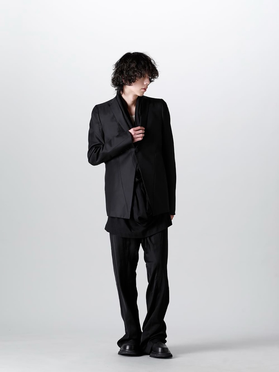 ユリウス 2023SS - JULIUS(ユリウス) 2023SSコレクションより第4弾目のアイテムがデリバリー！只今より店頭・通販共に販売スタート！ - 817JAM1(ウール/ポリエステル ギャバ テーラードジャケット) 817PAM10(キュプラ/コットン/リネン サテン フレアパンツ) - 1-001