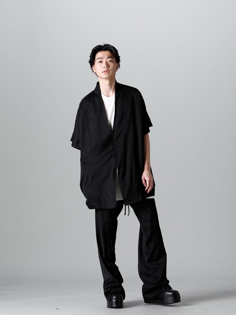 ユリウス 2023SS - JULIUS(ユリウス) 2023SSコレクションより第4弾目のアイテムがデリバリー！只今より店頭・通販共に販売スタート！ - 817JAM3(キュプラ/コットン/リネン サテン ショートスリーブジャケット) 817PAM10(キュプラ/コットン/リネン サテン フレアパンツ) - 1-006