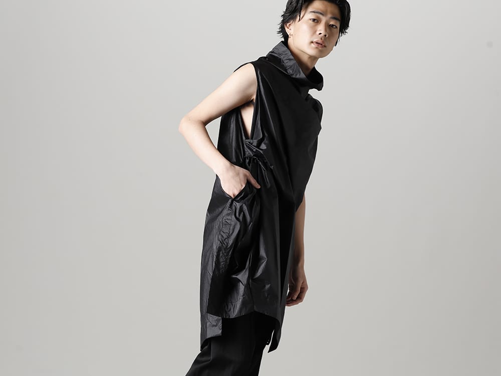 ユリウス 2023SS - JULIUS(ユリウス) 2023SSコレクションより第4弾目のアイテムがデリバリー！只今より店頭・通販共に販売スタート！ - 817VEM2(コーティング ナイロンタフタ ノースリーブプルオーバー) - 1-011