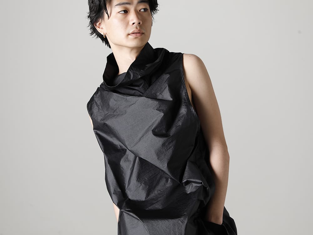 ユリウス 2023SS - JULIUS(ユリウス) 2023SSコレクションより第4弾目のアイテムがデリバリー！只今より店頭・通販共に販売スタート！ - 817VEM2(コーティング ナイロンタフタ ノースリーブプルオーバー) - 1-013