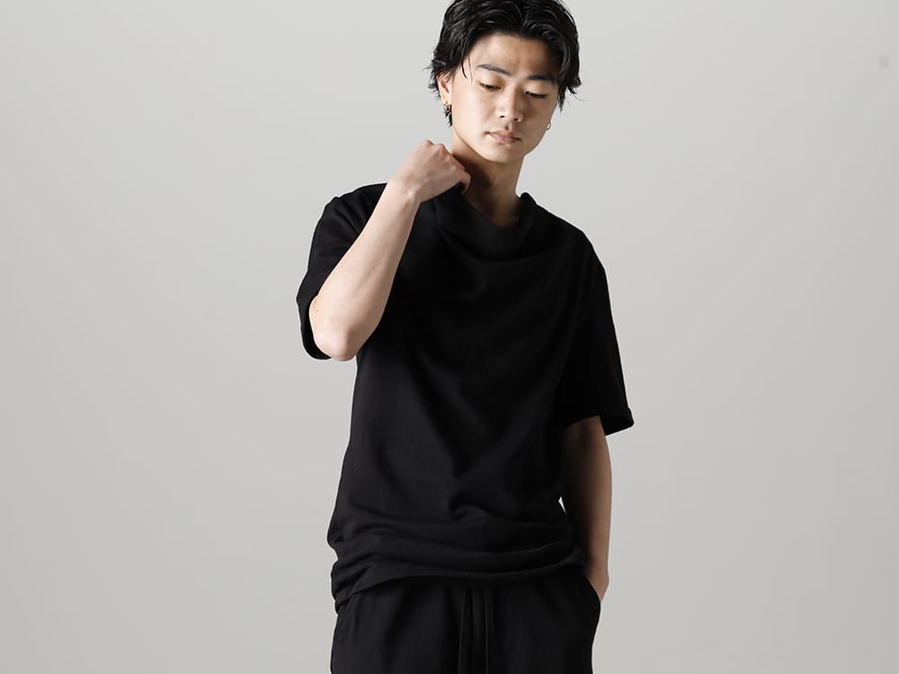 ユリウス 2023SS - JULIUS(ユリウス) 2023SSコレクションより第4弾目のアイテムがデリバリー！只今より店頭・通販共に販売スタート！ - 819CUM2-black(コットンスウェット ドレープネック ショートスリーブTシャツ ブラック) - 2-002