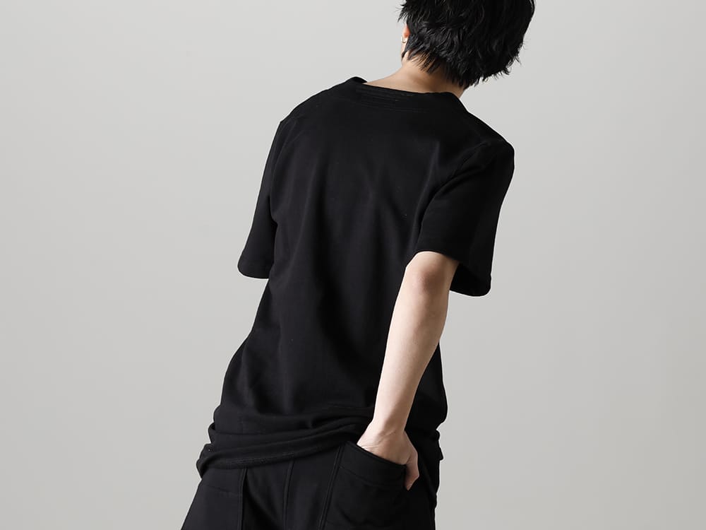 ユリウス 2023SS - JULIUS(ユリウス) 2023SSコレクションより第4弾目のアイテムがデリバリー！只今より店頭・通販共に販売スタート！ - 819CUM2-black(コットンスウェット ドレープネック ショートスリーブTシャツ ブラック) - 2-003