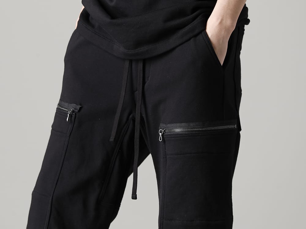 ユリウス 2023SS - JULIUS(ユリウス) 2023SSコレクションより第4弾目のアイテムがデリバリー！只今より店頭・通販共に販売スタート！ - 819PAM9-black(コットンスウェット カーゴショーツ ブラック) - 2-008