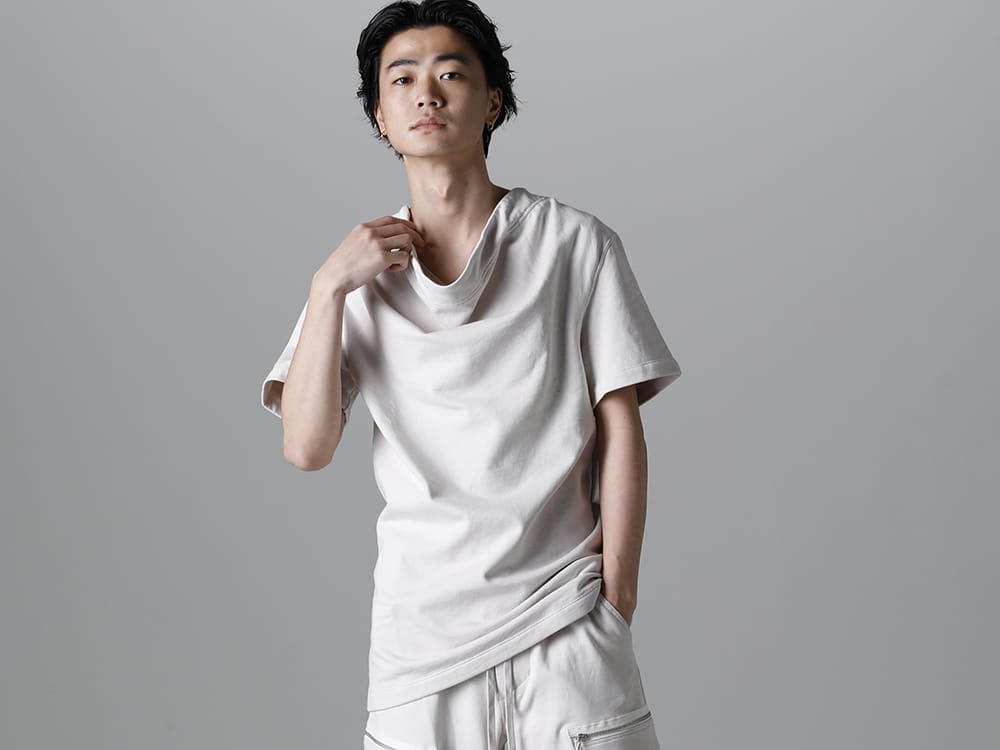 ユリウス 2023SS - JULIUS(ユリウス) 2023SSコレクションより第4弾目のアイテムがデリバリー！只今より店頭・通販共に販売スタート！ - 819CUM2-plaster(コットンスウェット ドレープネック ショートスリーブTシャツ プラスター) - 2-010