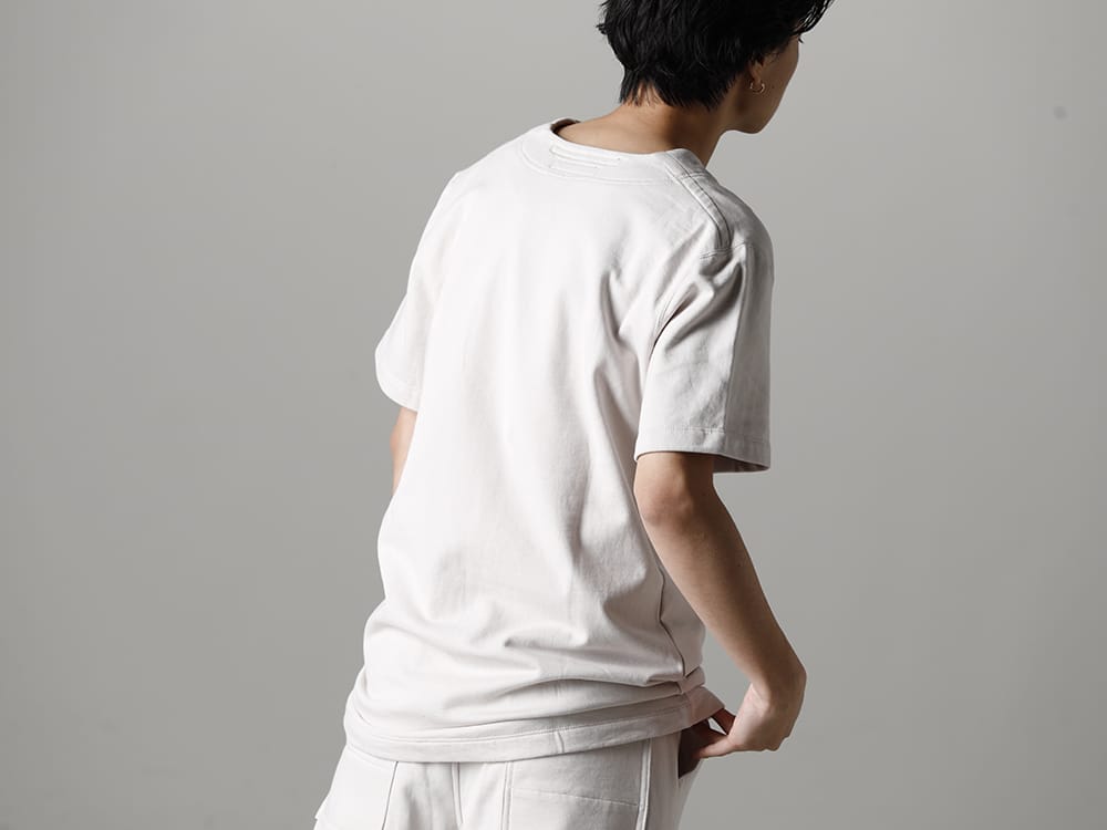 ユリウス 2023SS - JULIUS(ユリウス) 2023SSコレクションより第4弾目のアイテムがデリバリー！只今より店頭・通販共に販売スタート！ - 819CUM2-plaster(コットンスウェット ドレープネック ショートスリーブTシャツ プラスター) - 2-011